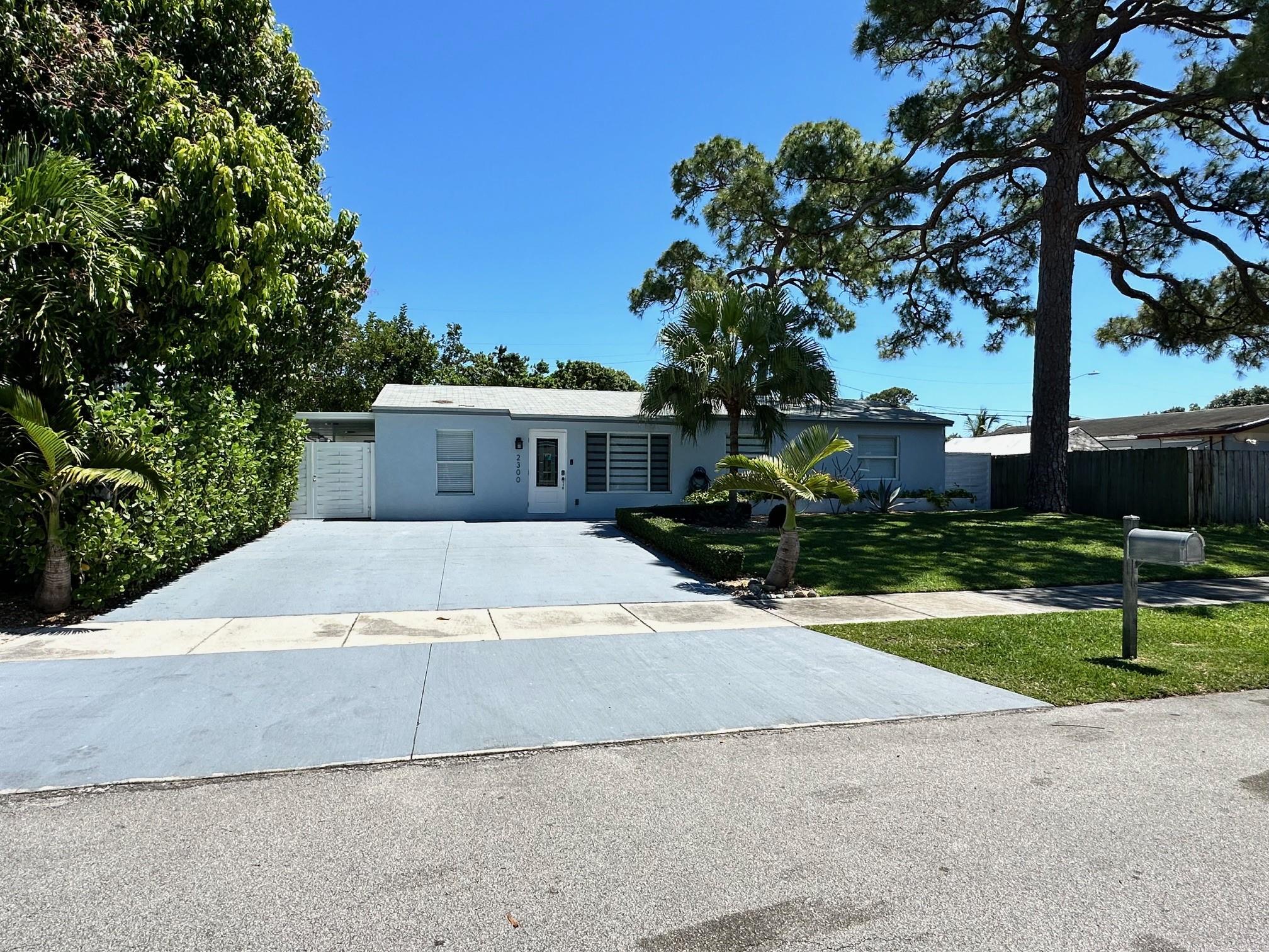 Efficiency available for immediate same-day move in. Asking price includes: water & electricity. Max 2 occupants. Parking area available for up to 2 cars. No credit score required. No Evictions and Clean background required. Easy to show, come see it today.