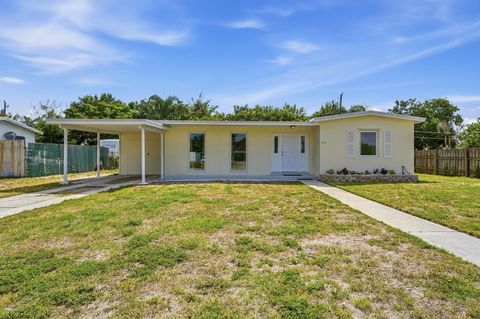 Photo of 215 SE Airoso Boulevard, Port Saint Lucie, FL 34983 (MLS # B26022196)