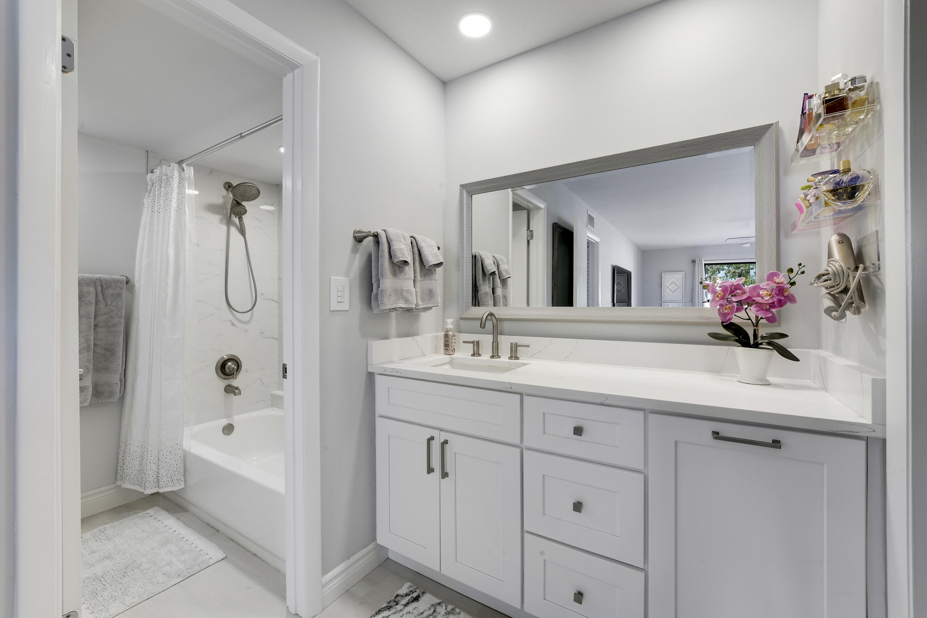 TOWN & COUNTRY ESTATES CONDO - Residential