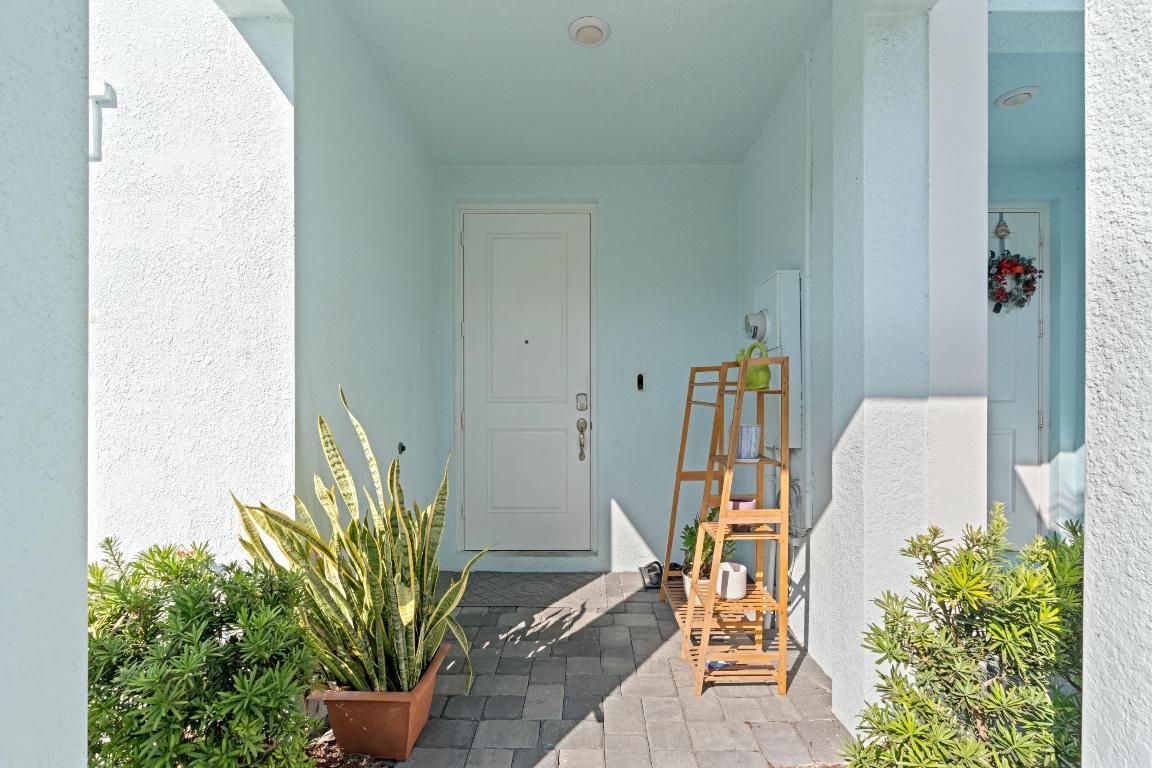 6339 Sailpointe Lane