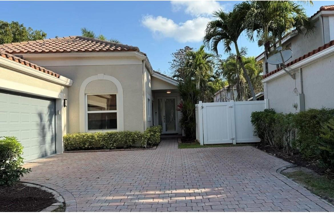 6165 NW 77th Place
