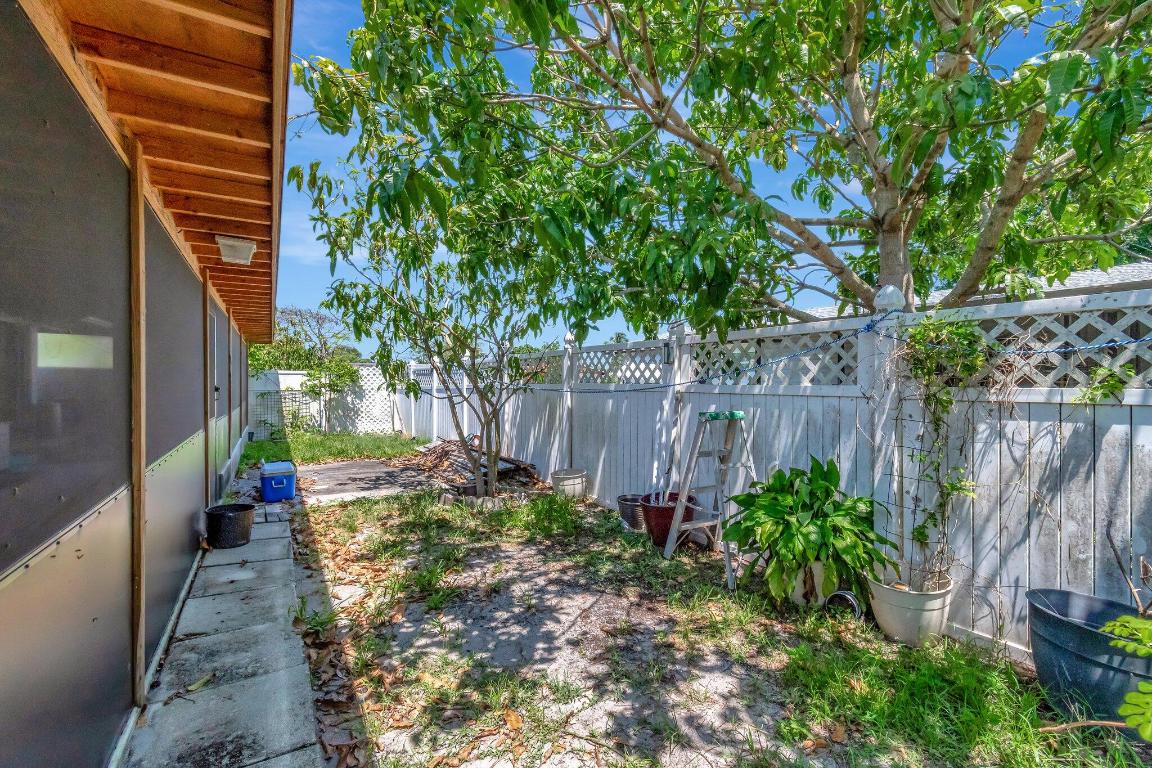 SEMINOLE MANOR 2 - Residential