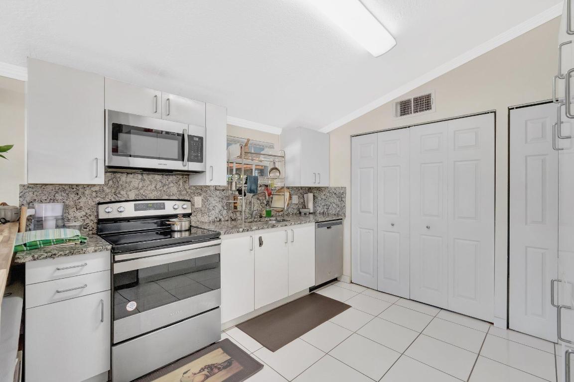 SEMINOLE MANOR 2 - Residential