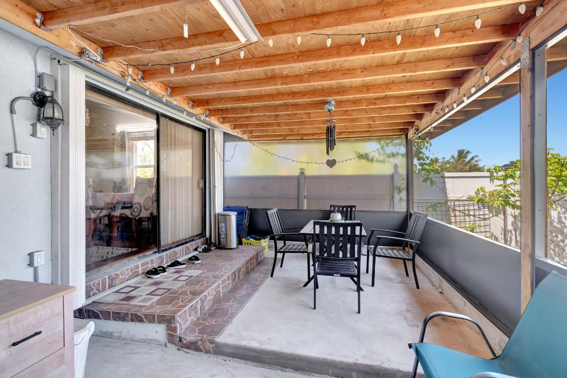 SEMINOLE MANOR 2 - Residential