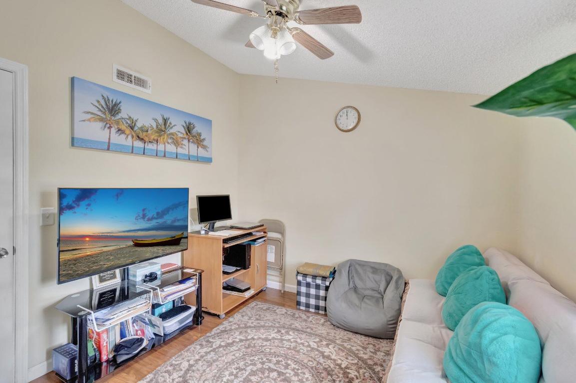 SEMINOLE MANOR 2 - Residential