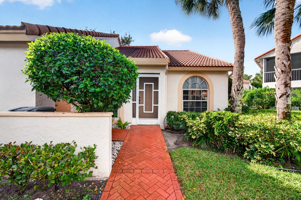 Photo of 14323 VIA ROYALE #1, Delray Beach, FL 33446 (MLS # B26094143)