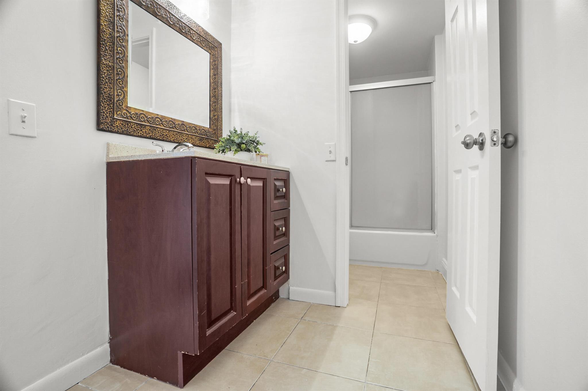 COURTYARDS AT BOCA II - Residential Lease