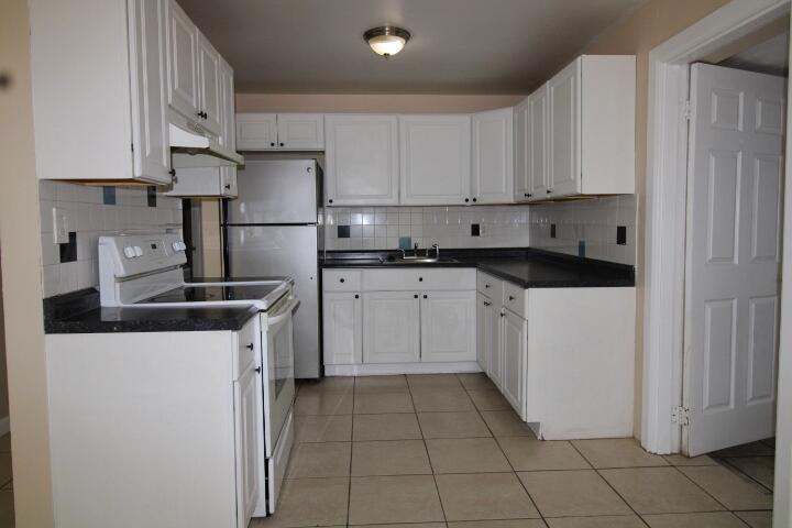 1561 W 11th Street