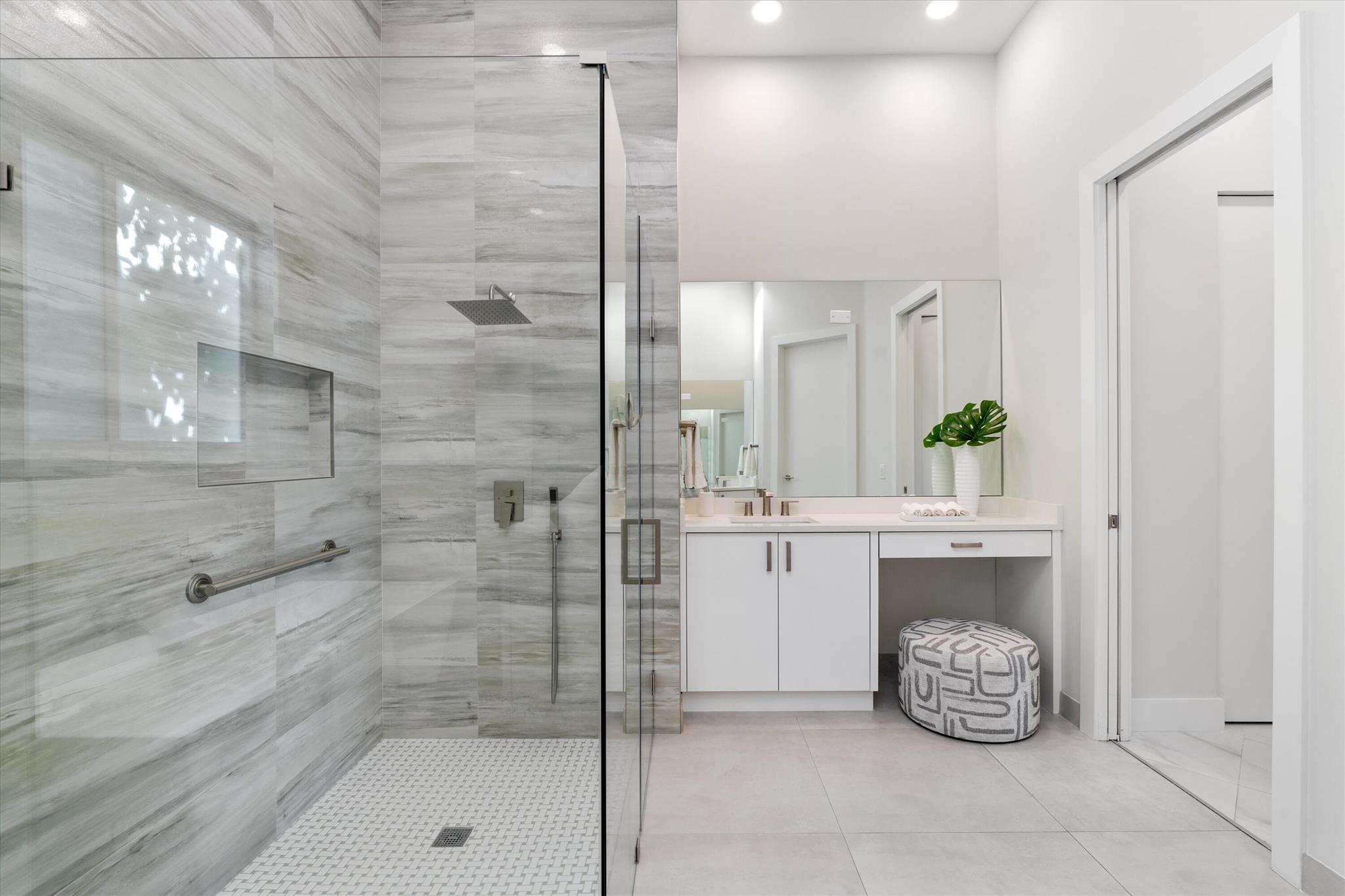 GRAND BAY / POLO CLUB - Residential