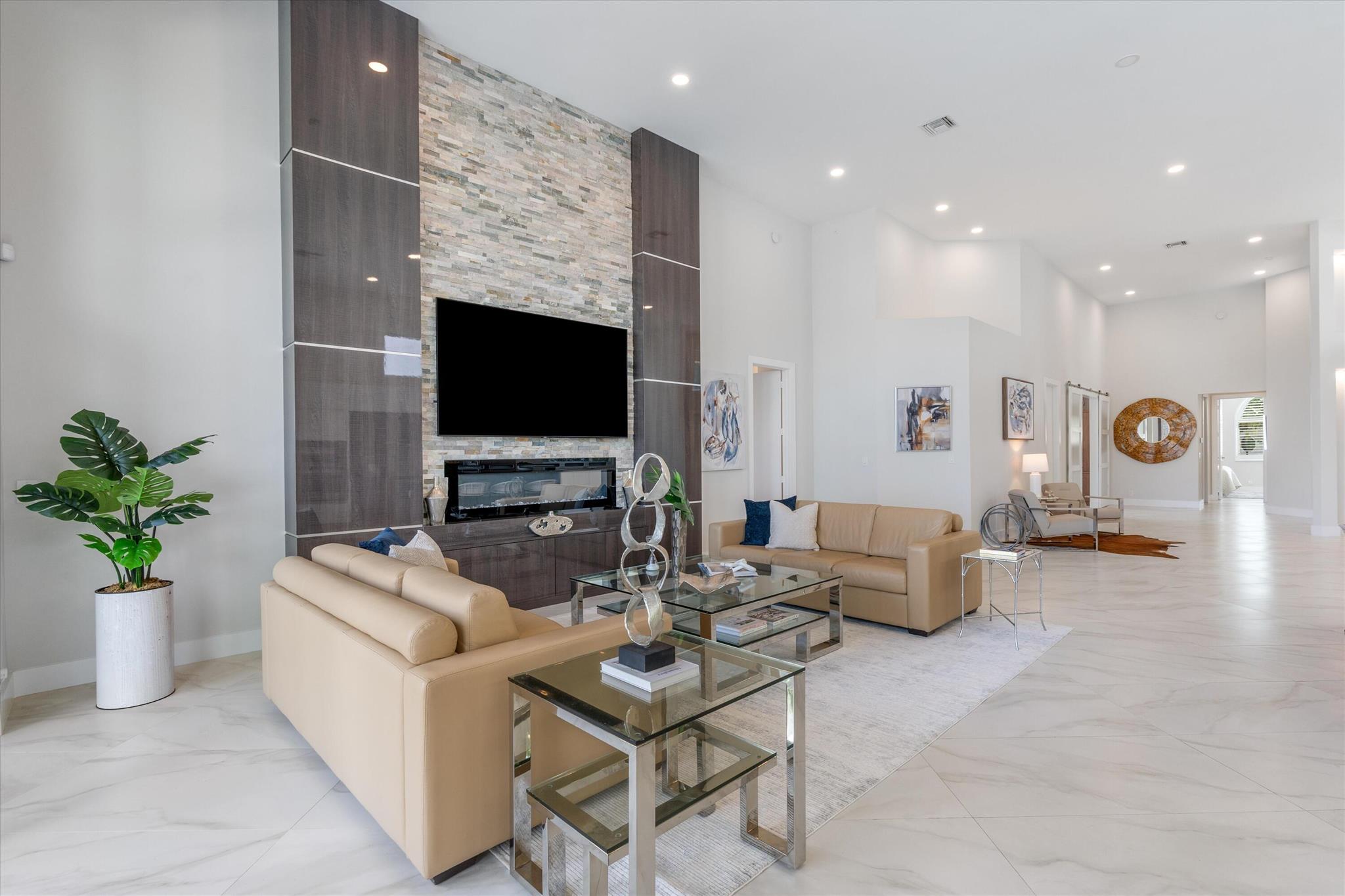 GRAND BAY / POLO CLUB - Residential