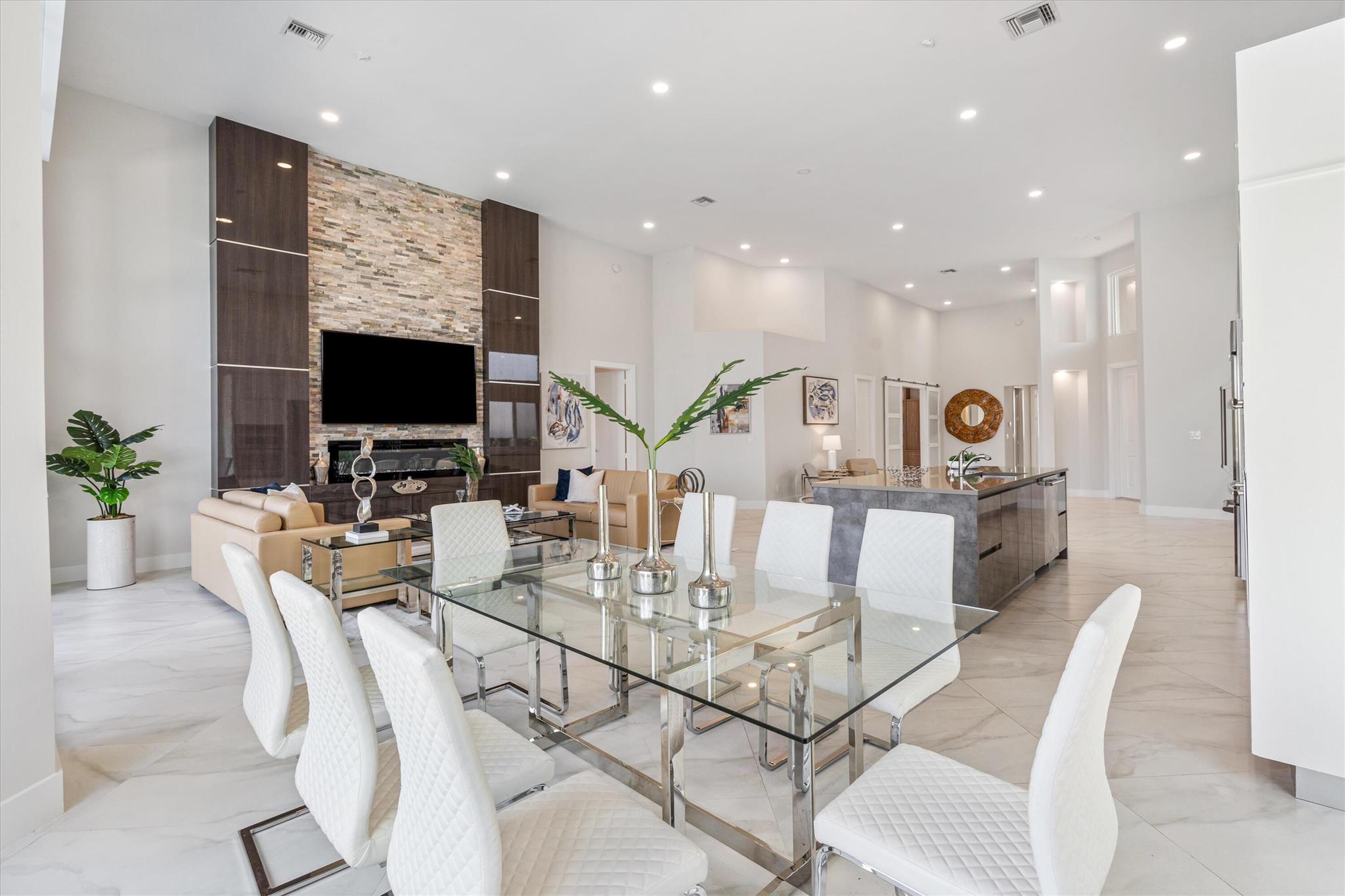 GRAND BAY / POLO CLUB - Residential