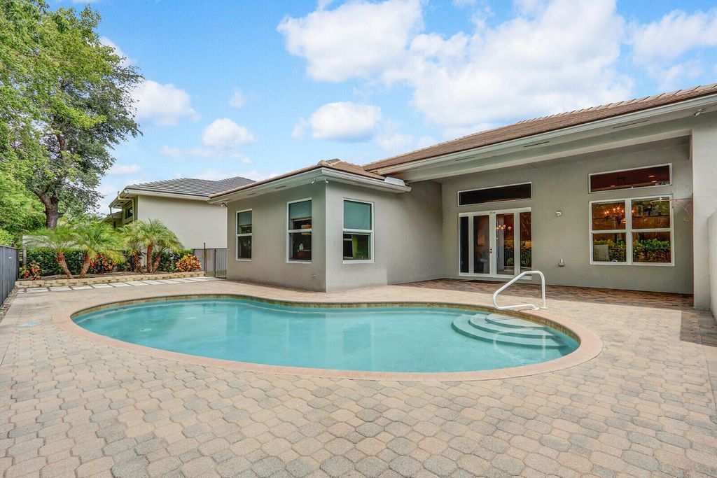 Photo of 9493 Osprey Isles Boulevard, Palm Beach Gardens, FL 33412 (MLS # R11086324)