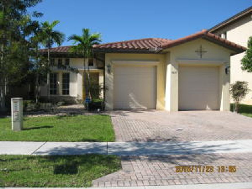 SPACIOUS 3/2 LAKE FRONT HOME LOCATED IN THE PRESTIGIOUS HERON BAY SABLE POINT COMMUNITY. KITCHEN HAS WOOD CABINETS WITH LOTS OF STORAGE AND STAINLESS STEEL APPLIANCES. MASTER BEDROOM BATH HAS SEPRATE TUB AND SHOWER WITH DUAL SINKS.SPLIT BEDROOM PLAN WITH INSIDE LAUNDRY ROOM AND 2 CAR GARAGE. TILED THROUGH OUT THE LIVING AREAS AND A LARGE PORCH OVER LOOKING THE LAKE MAKE THIS A VERY PLEASANT HOME!