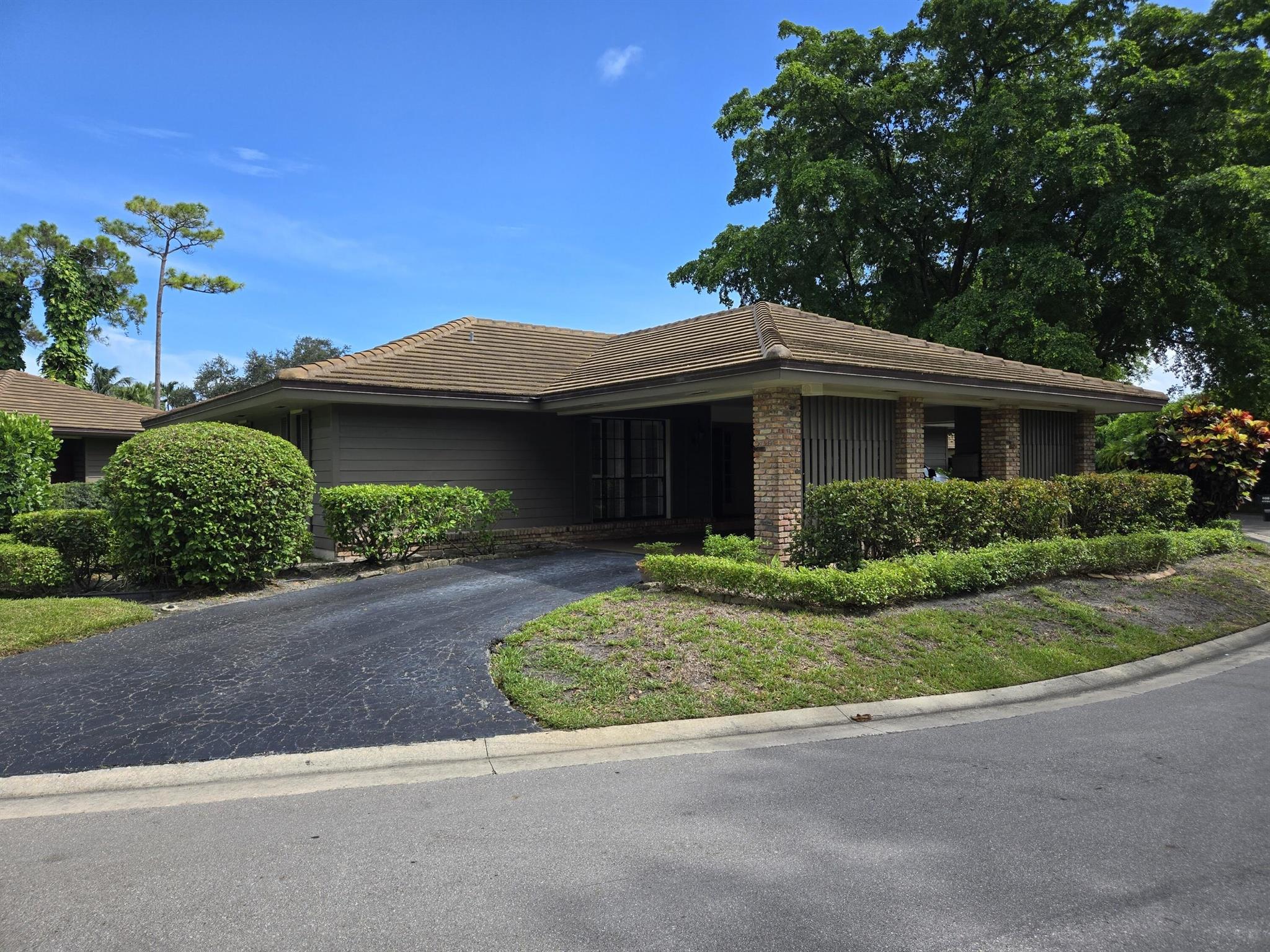 Beautifully remodel 2 bedrooms ,2 baths with a den that can be converted back to a 3 bedroom. All new appliances. Spacious floor plan. The home is located in the city of Atlantis that offers a private 27 hole golf course and an 18 hole public course, neither of the courses is there requirement to join tennis courts, pickleball courts and a splash park for the kids.