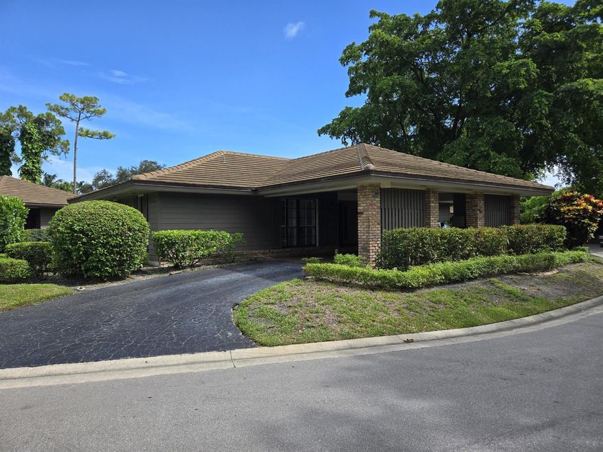 Beautifully remodel 2 bedrooms ,2 baths with a den that can be converted back to a 3 bedroom. All new appliances. Spacious floor plan. The home is located in the city of Atlantis that offers a private 27 hole golf course and an 18 hole public course, neither of the courses is there requirement to join tennis courts, pickleball courts and a splash park for the kids.