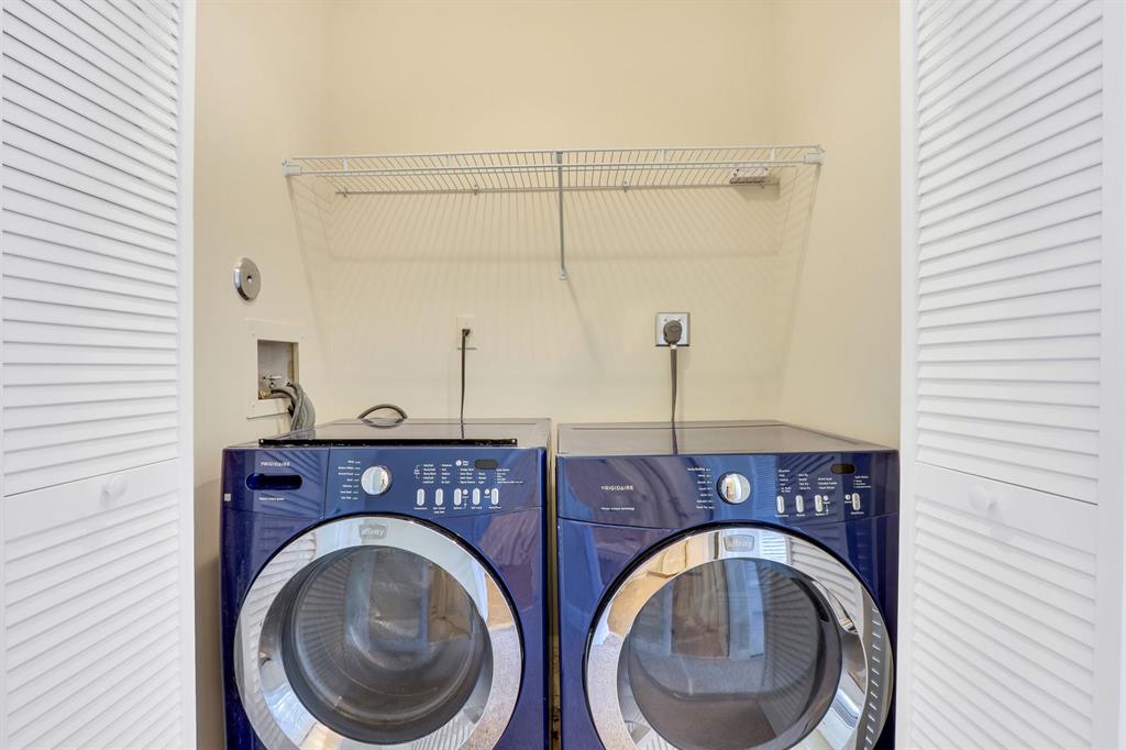 RIVERWALK 2 - Residential