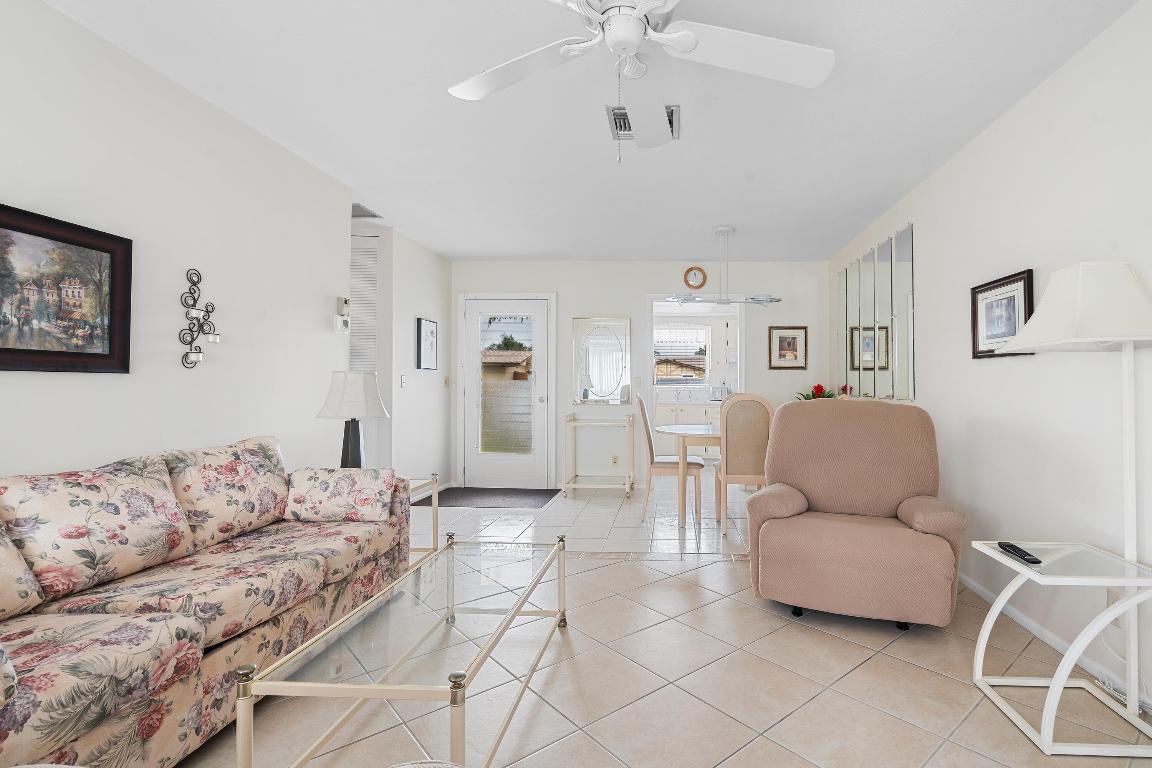 2832 W Crosley Drive E