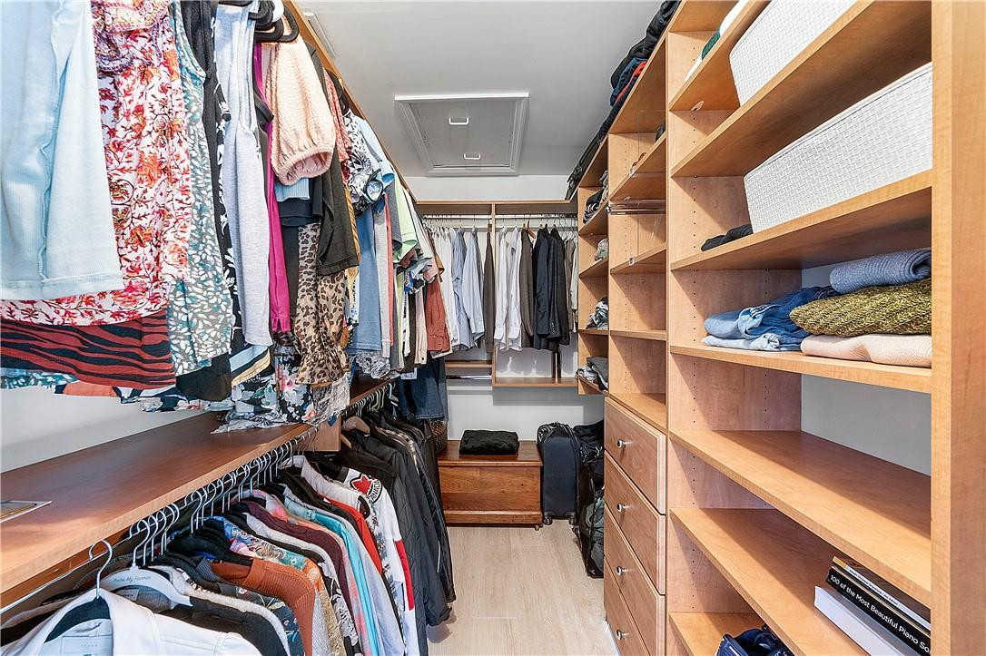 Parkwood VI 148-37 B - Residential