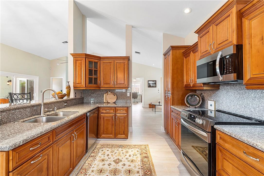 Parkwood VI 148-37 B - Residential