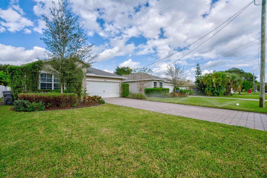 Photo of 6945 Palm Garden Street, Jupiter, FL 33458 (MLS # R10931029)