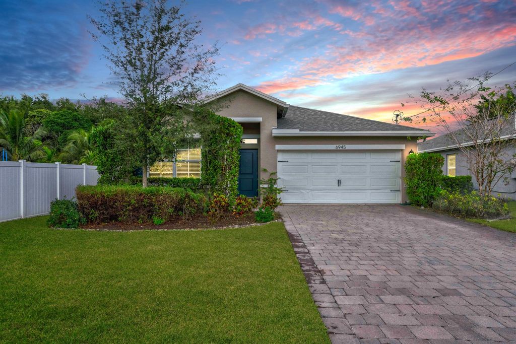 Photo of 6945 Palm Garden Street, Jupiter, FL 33458 (MLS # R10931029)