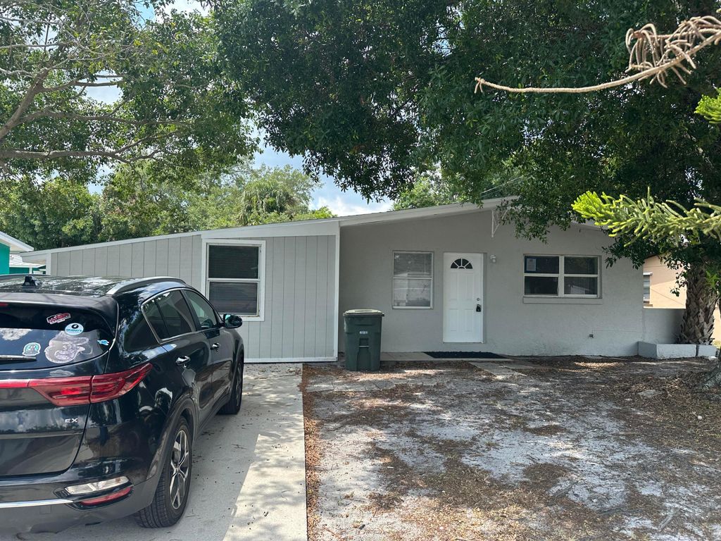 Photo of 115 Maple Avenue, Fort Pierce, FL 34982 (MLS # B26016646)
