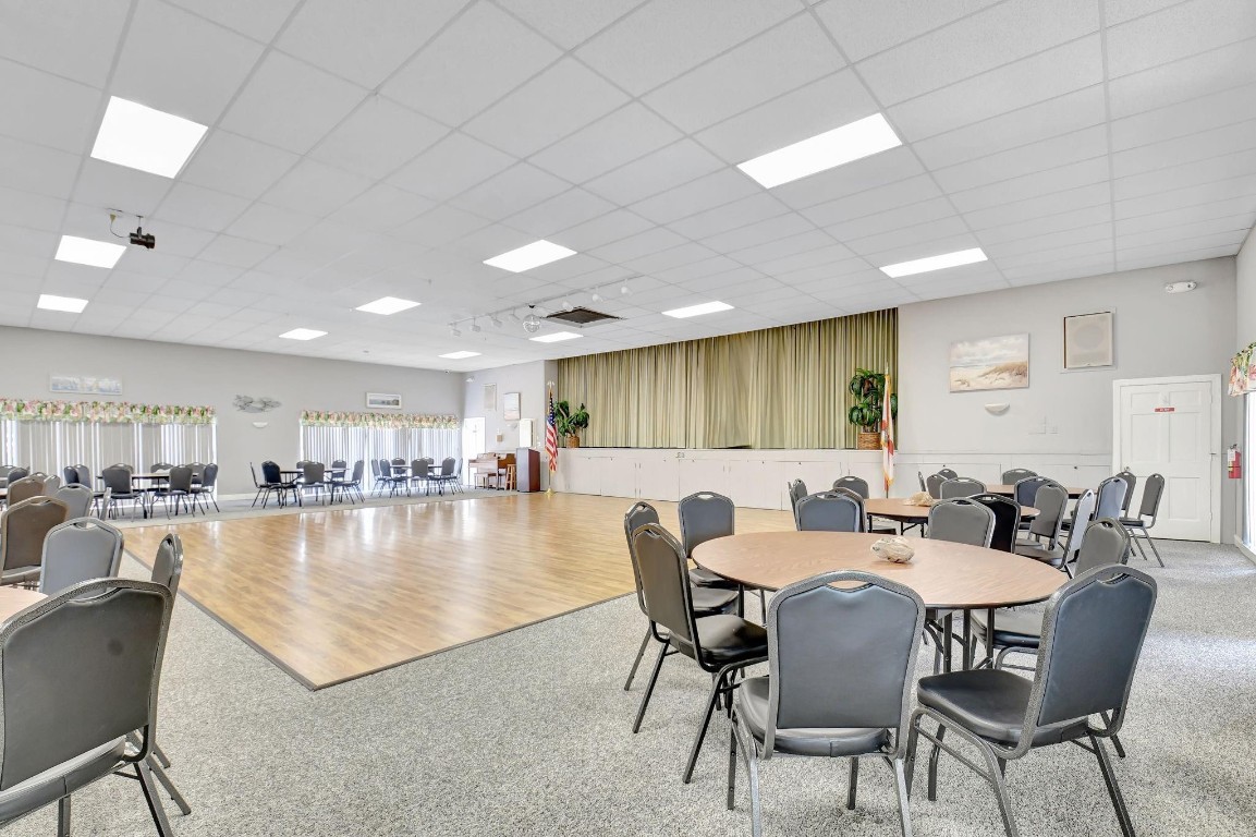 Country Manor - Residential