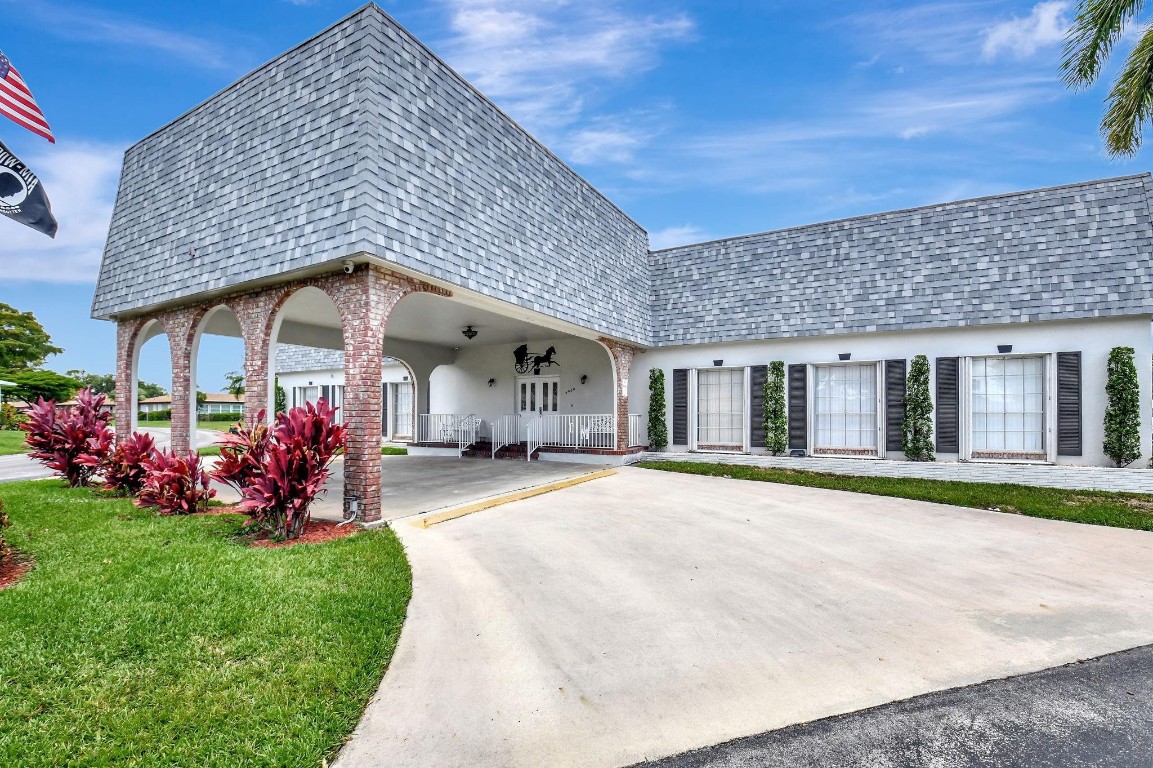 Country Manor - Residential