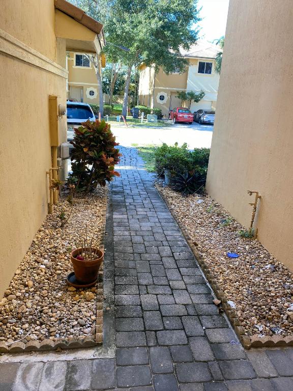 MILITARY TRAIL PUD - Residential Lease