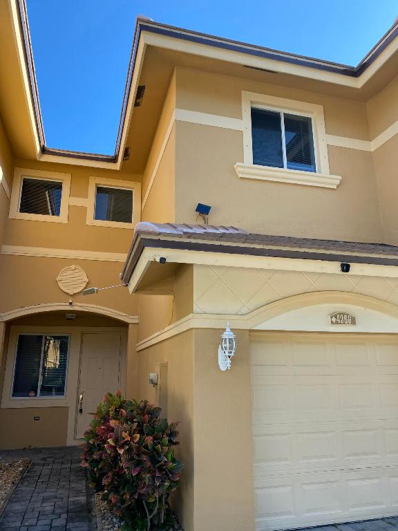 MILITARY TRAIL PUD - Residential Lease