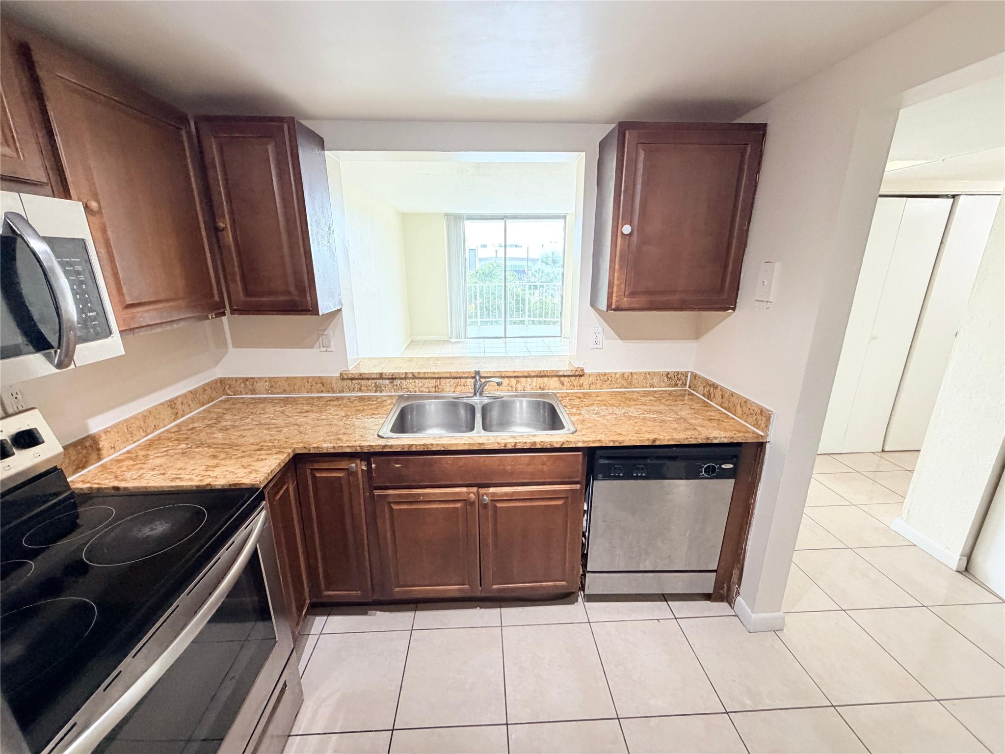 496 NW 165th Street Rd D409