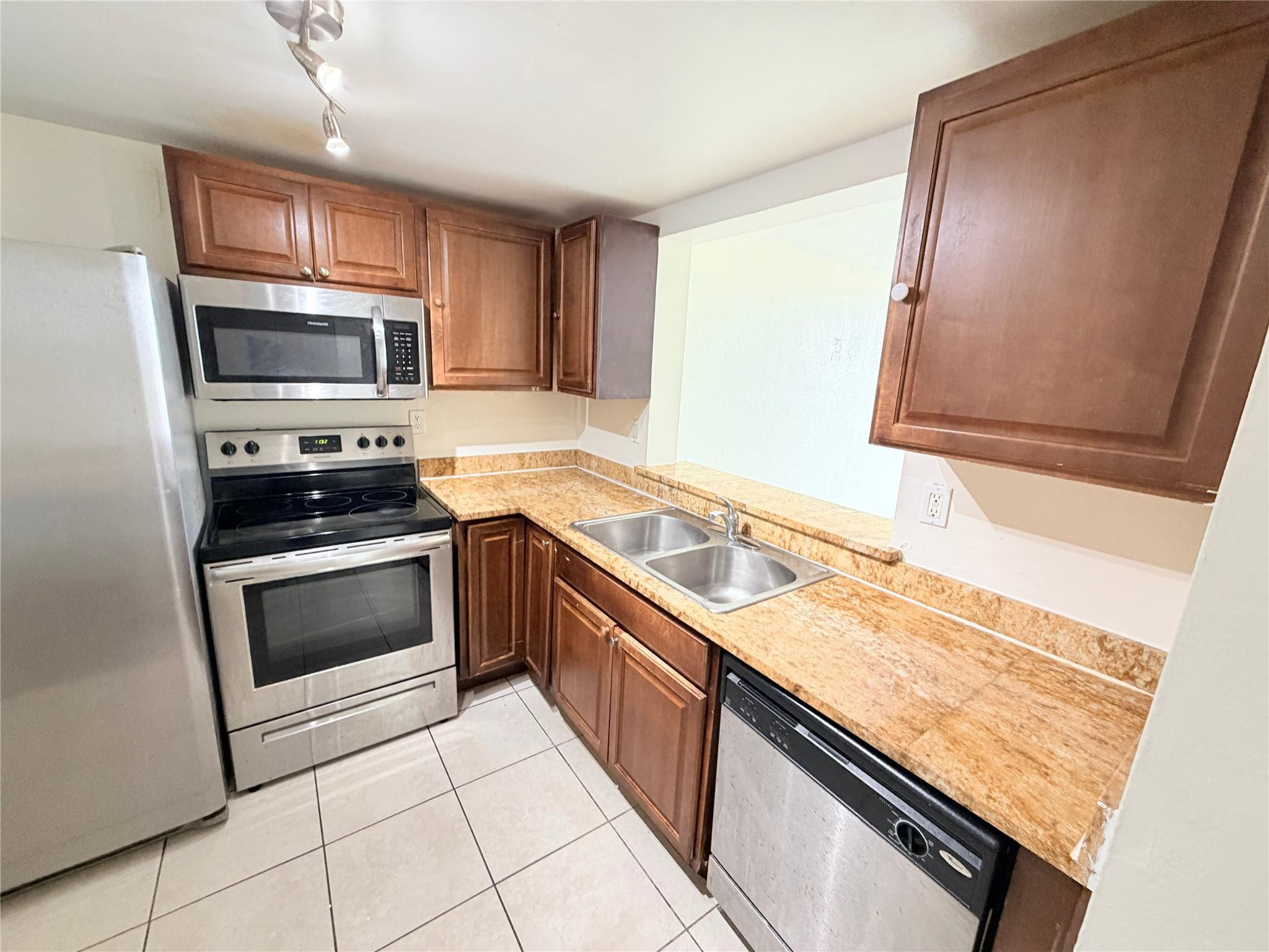 496 NW 165th Street Road D409