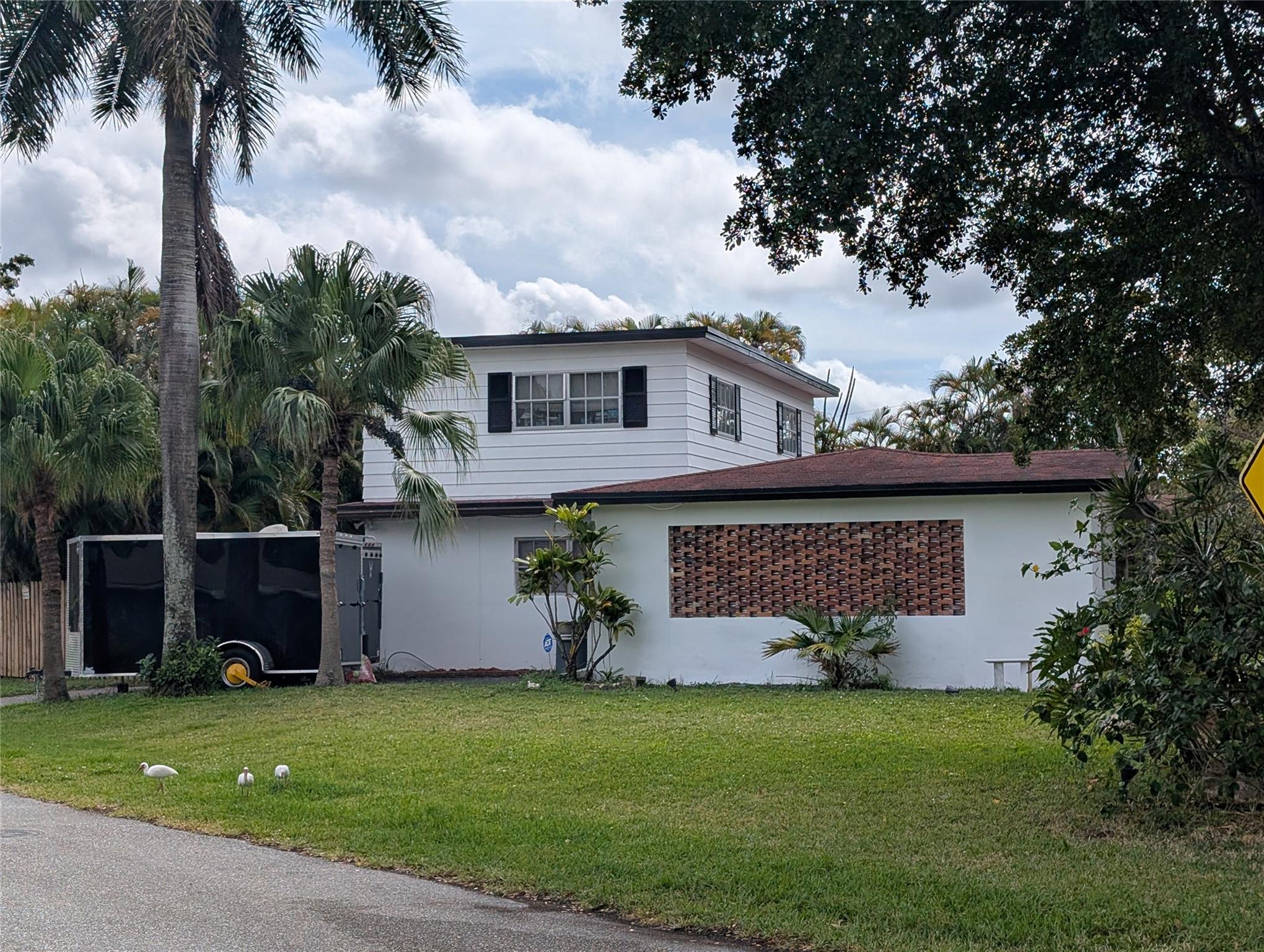 3565 Lloyd Dr