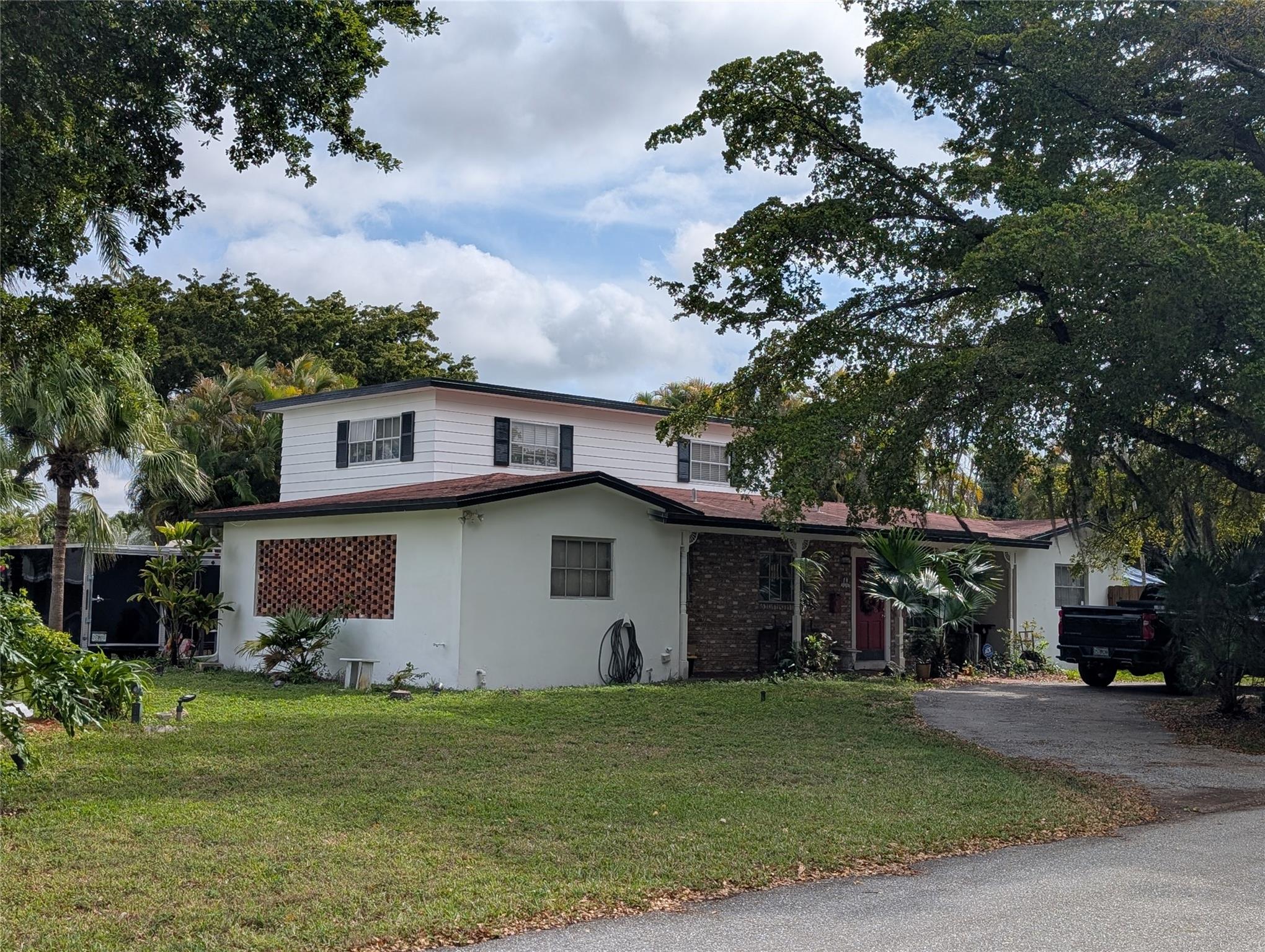 3565 Lloyd Dr