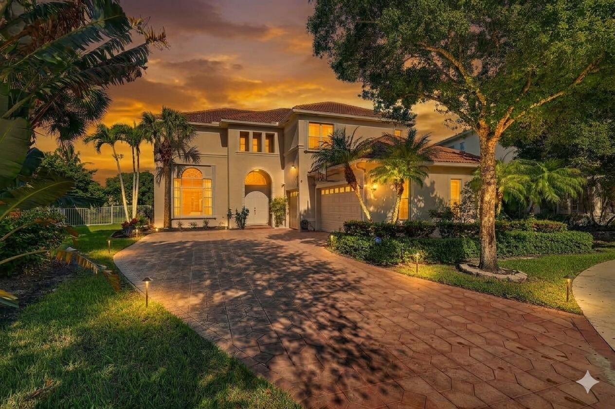 1217 CREEKSIDE Drive