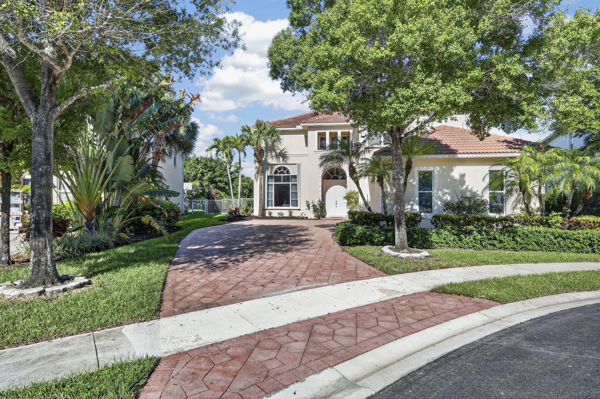 1217 CREEKSIDE Drive