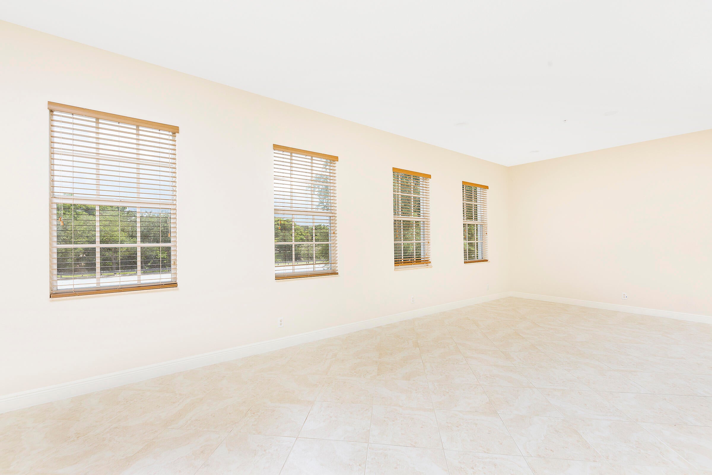 6807 LAKESIDE Circle N 102-1