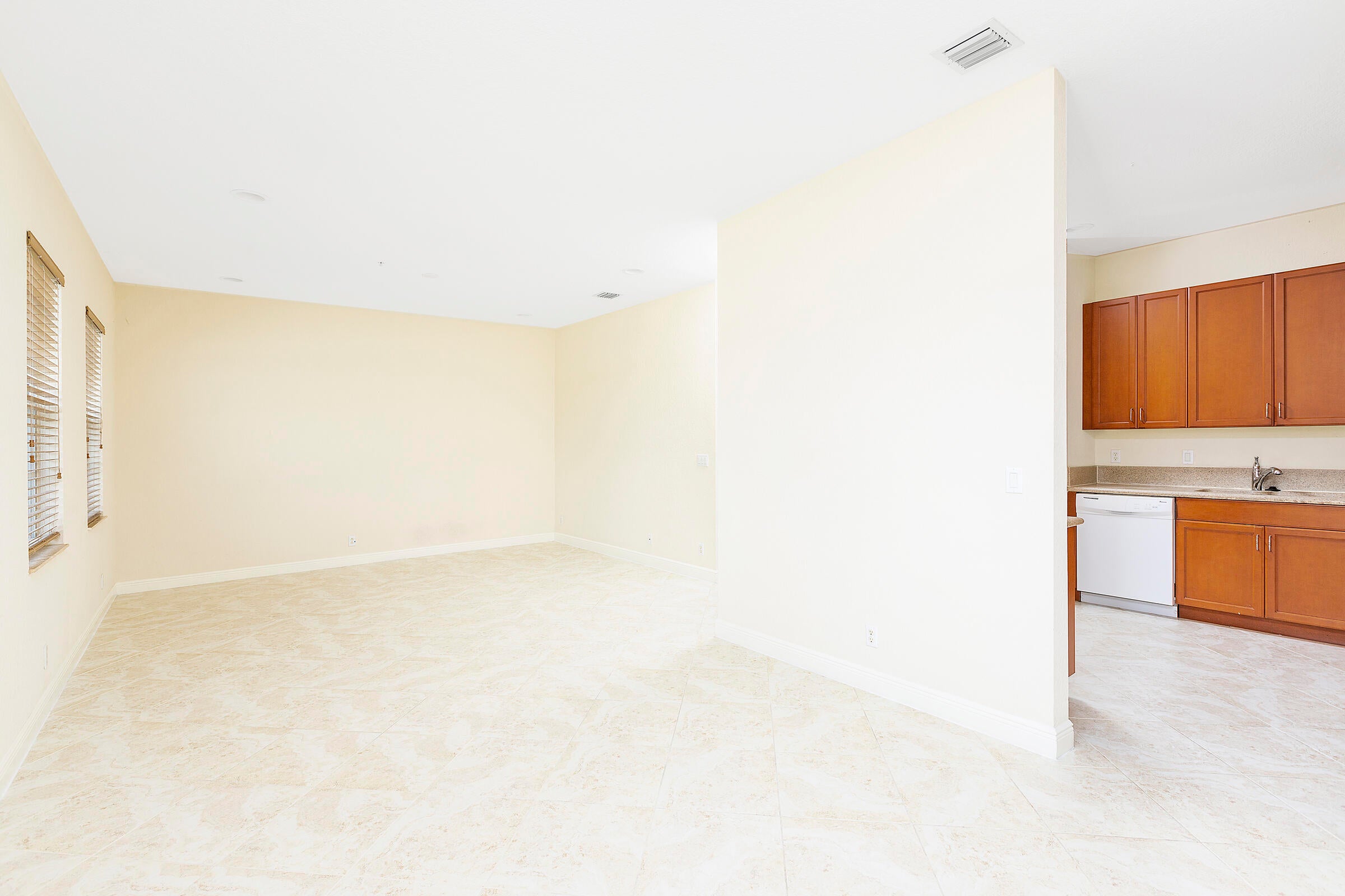 6807 LAKESIDE Circle N 102-1