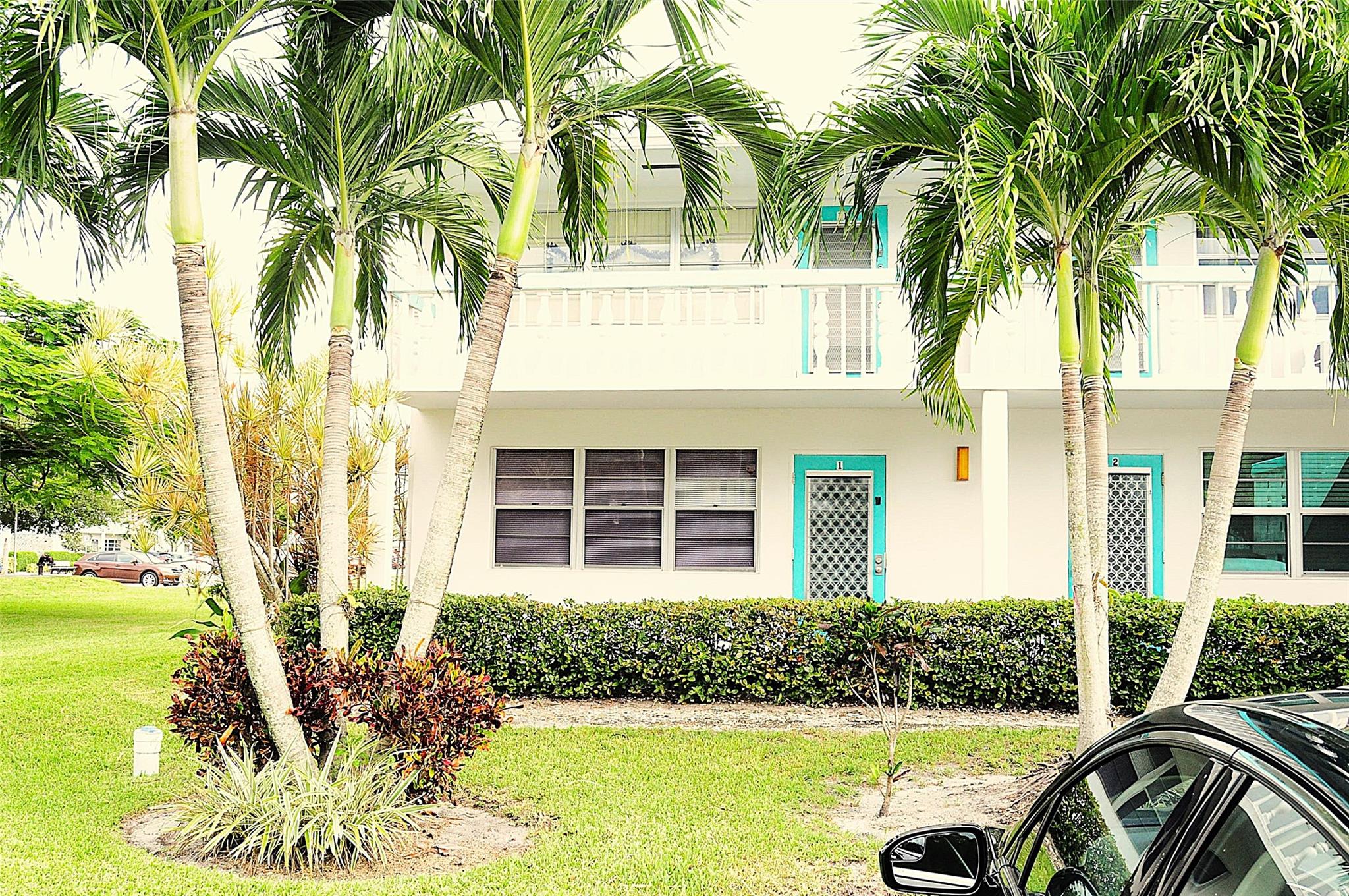 Beautifully remodeled 1-bedroom, ground-floor corner unit in Century Village East. With a bright, open-concept
kitchen and modern finishes, this serene space is flooded with natural light—your perfect retreat. Located just 2
minutes from the west Powerline Road entrance, you’ll enjoy hassle-free access to resort-style amenities, including
15 pools, a clubhouse, a fitness center, tennis courts, and more. Minutes from Deerfield Beach, dining, and
shopping, this condo offers the ideal blend of privacy, lifestyle, and community! RARE Ground-Floor Corner Unit in
Century Village East. Owner Motivated (may consider seller finance) INVESTORS, THIS IS NOT FOR YOU .. NO
RENTALS ALLOWED IN THIS BUILDING.