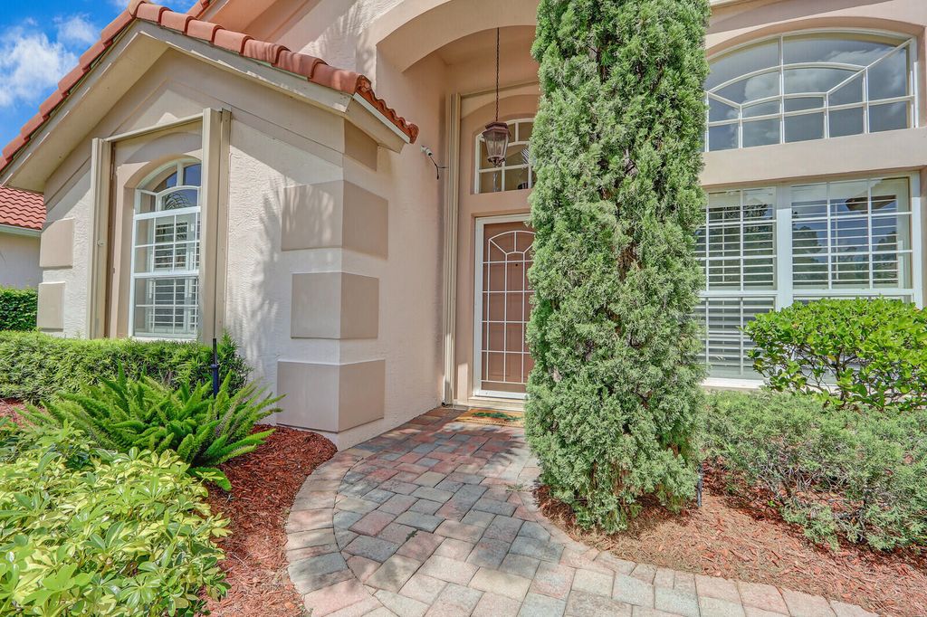 Photo of 183 Bent Tree Drive, Palm Beach Gardens, FL 33418 (MLS # R11000815)