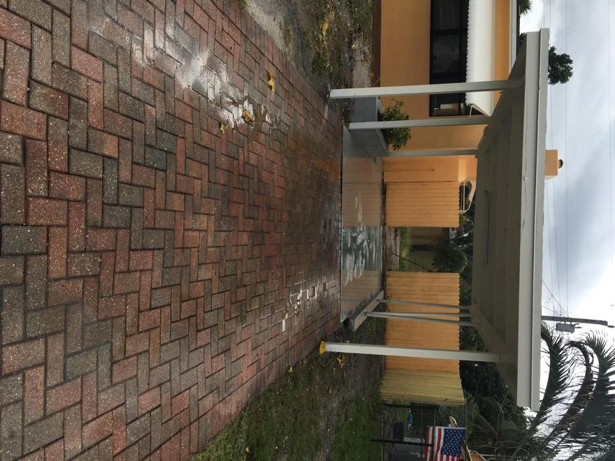 ready for sale , not HOA complete renew
beautiful paint , kitchen bathrooms , ceramic tile completed fenced