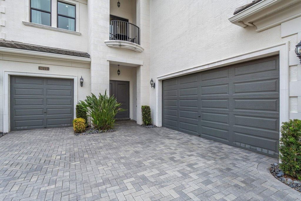 Photo of 9777 Vitrail Lane, Delray Beach, FL 33446 (MLS # R10949366)