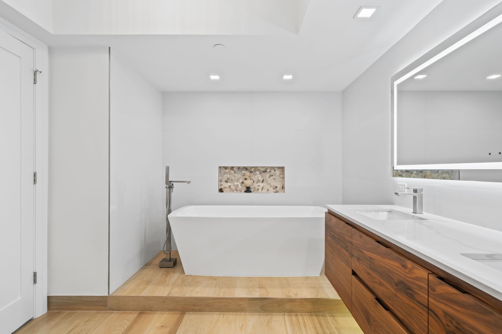 Las Olas Grand Condo - Residential