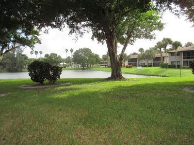 Wow what a spectacular view! Bright 1st floor 2 Bedroom 2 bath corner condo with laminate floors throughout, updated kitchen and water views. Main bedroom has walk in closet, and shower in bathroom. Second bedroom used as a den and has a sofa bed. Enjoy your morning coffee on the patio with a fantastic water view. Cable & internet included. Lakes of Delray is a gated community and has a wonderful Clubhouse with a lot of amenities. Great location walk to the Clubhouse and close to Downtown Delray, shopping, restaurants, and the beach.