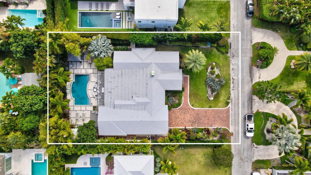 Photo of 309 NE 8th Avenue, Delray Beach, FL 33483 (MLS # R11169961)