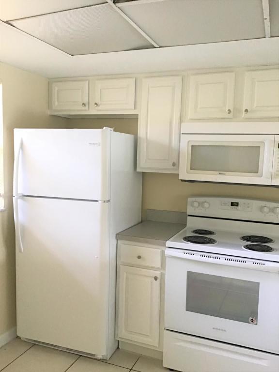 ISLAND HOUSE CONDOMINIUM PHASE II - Residential Lease