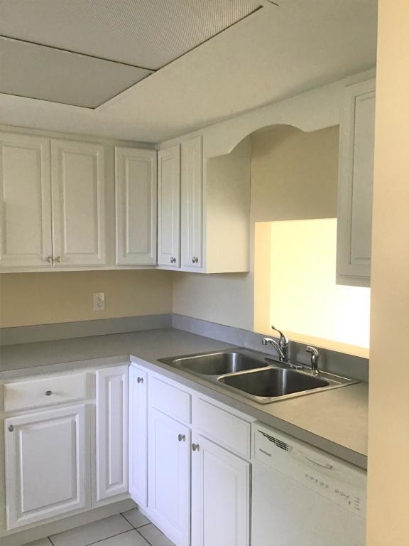 ISLAND HOUSE CONDOMINIUM PHASE II - Residential Lease