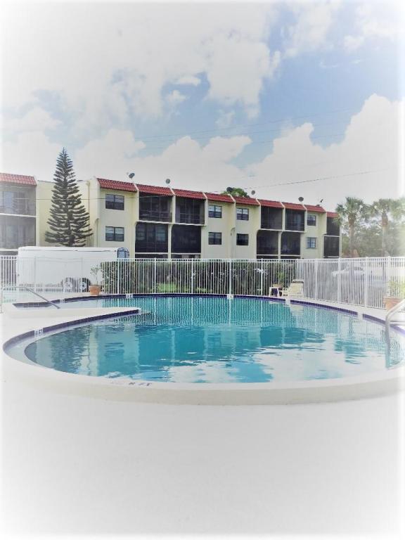 ISLAND HOUSE CONDOMINIUM PHASE II - Residential Lease