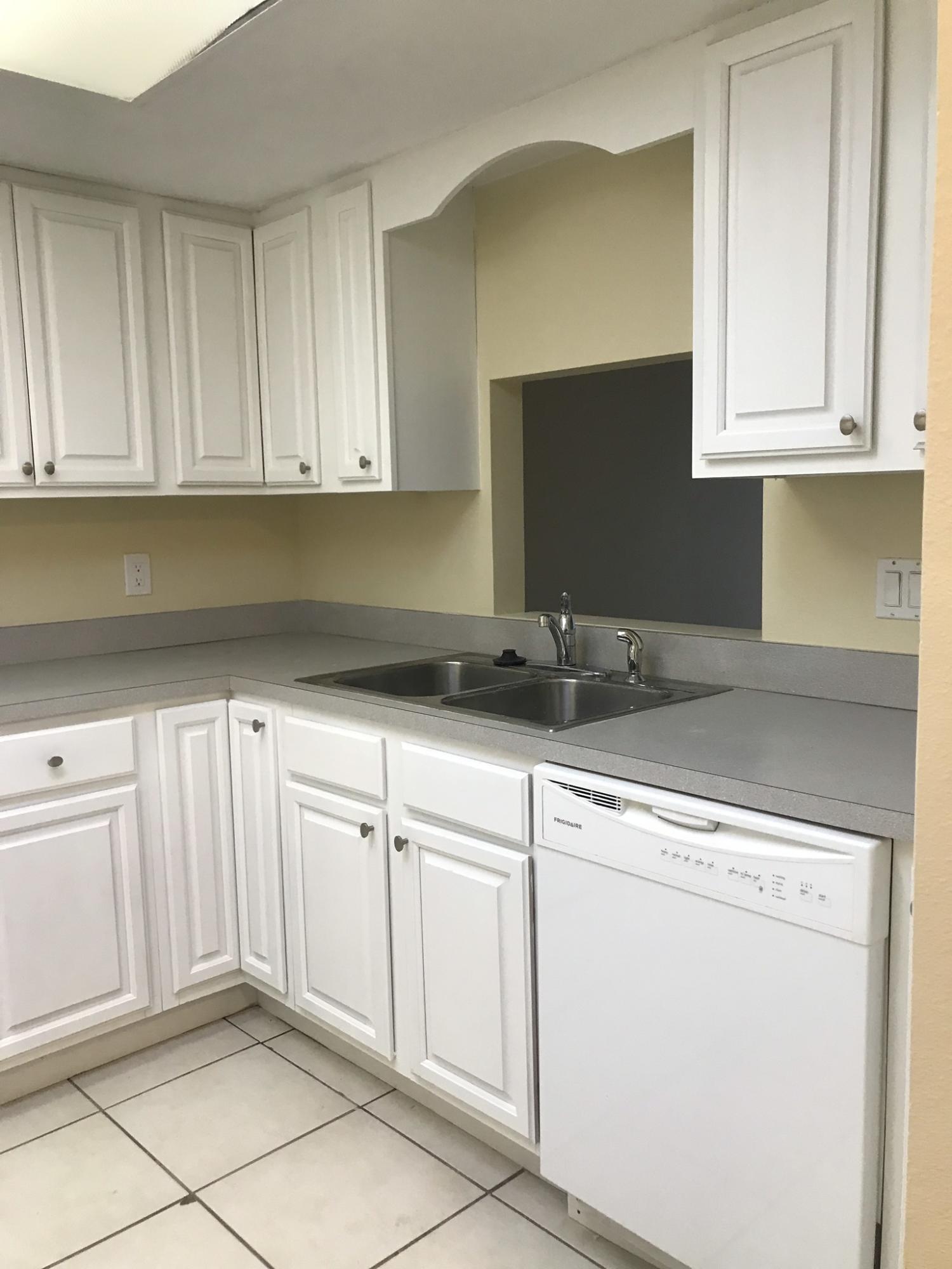 ISLAND HOUSE CONDOMINIUM PHASE II - Residential Lease