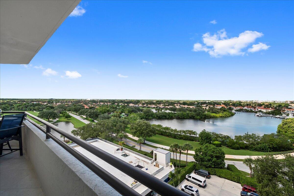 SOUTHPORTE ONE AT JONATHA - Residential